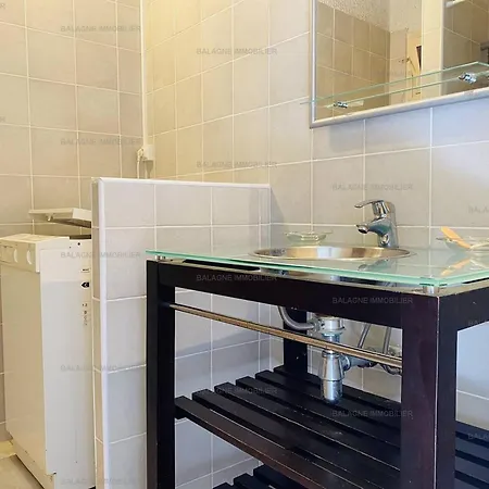 2p5c A Avec Clim, Parking Et Terrasse A 100m De La - Fr-1-63-283 Apartman